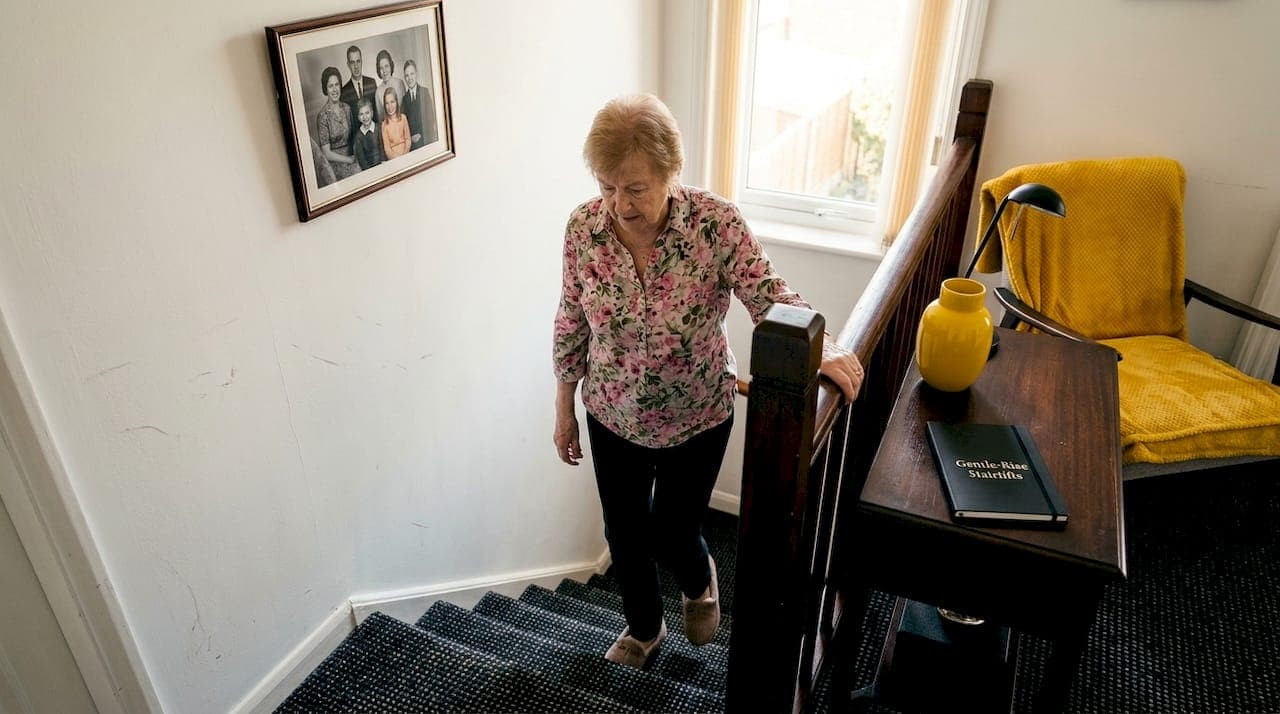 Step by step stairway adaptation for safe home mobility